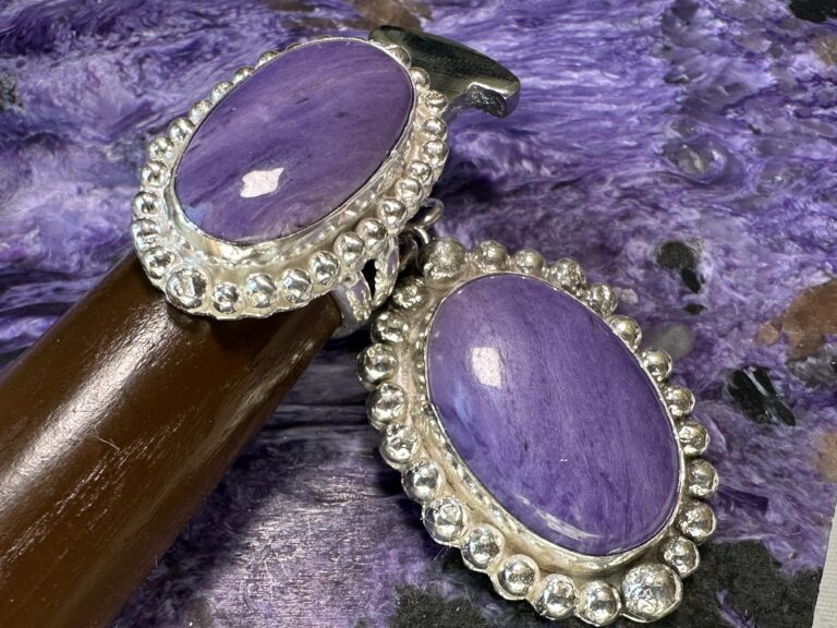 A pendant and ring pair of Charoite stones